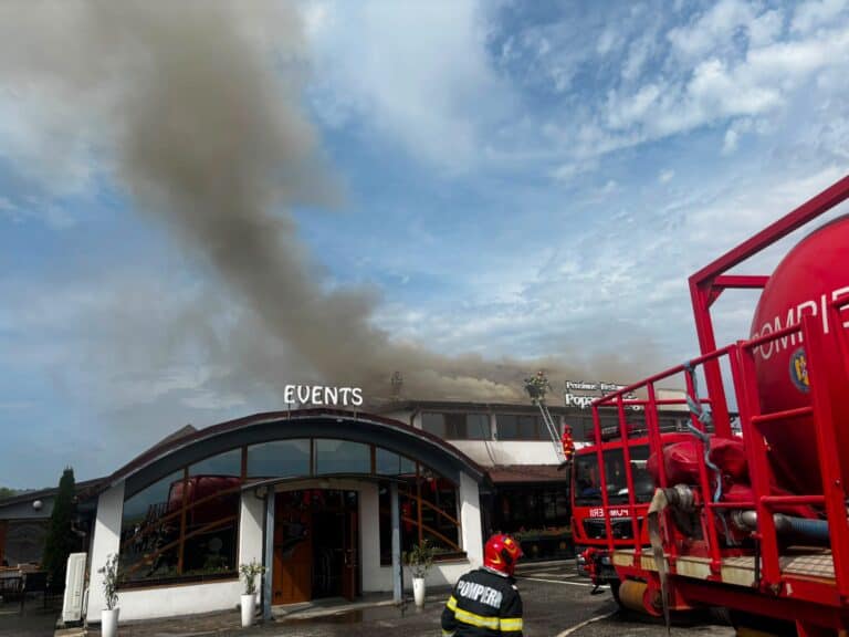 incendiul de la popasul avrig a distrus acoperișul și mansarda clădirii proprietarii încep curățenia și evaluarea pagubelor