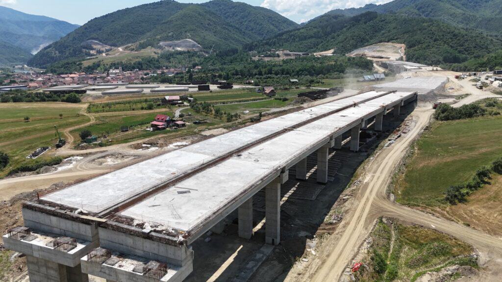 Harta actualizată a autostrăzilor din România: 1.418 km deschiși, 1.049 km în construcție și 321 km în licitație cu termene oficiale până în 2031 1 Harta actualizată a autostrăzilor din România: 1.418 km deschiși, 1.049 km în construcție și 321 km în licitație cu termene oficiale până în 2031