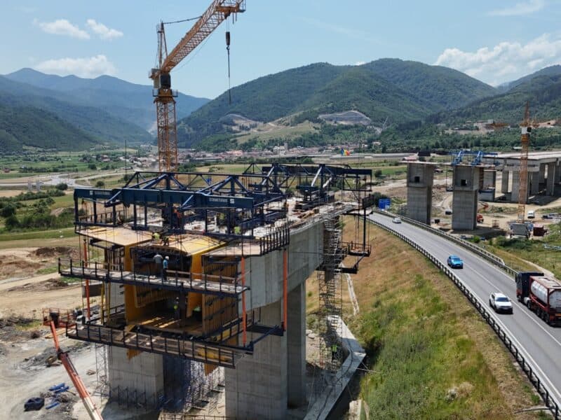 șoferii vor traversa valea oltului pe cel mai înalt viaduct al autostrăzii a1 construit prin lansare incrementală și tehnologia movable scaffolding system