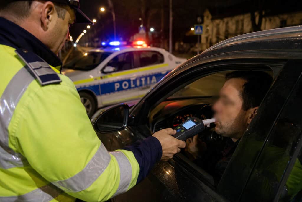 Patru șoferi depistați băuți la volan în județul Sibiu cu alcoolemii între 0,70 și 0,95 mg/l și dosare penale deschise 1 Patru șoferi depistați băuți la volan în județul Sibiu cu alcoolemii între 0,70 și 0,95 mg/l și dosare penale deschise