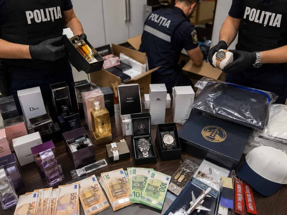 rețea de 16 persoane, anchetată pentru furturi din avioane pe otopeni: prejudiciu de 800.000 de euro