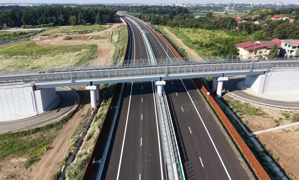 Paradox pe autostrăzile din România 3 tronsoane finalizate dar șoferii nu pot circula pe ele din cauza problemelor administrative și lipsei conexiunilor rutiere esențiale 1 Paradox pe autostrăzile din România 3 tronsoane finalizate dar șoferii nu pot circula pe ele din cauza problemelor administrative și lipsei conexiunilor rutiere esențiale