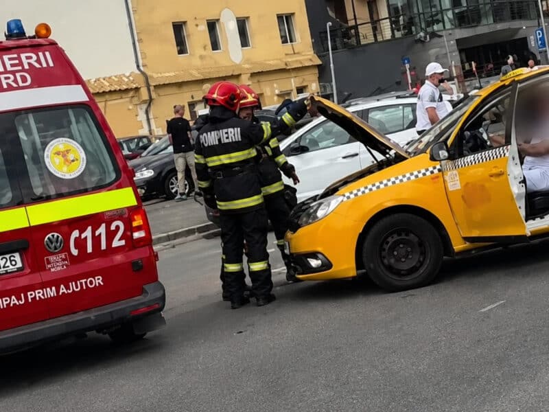 accident între două mașini în broscărie sibiu cu intervenția echipajelor isu și trafic îngreunat