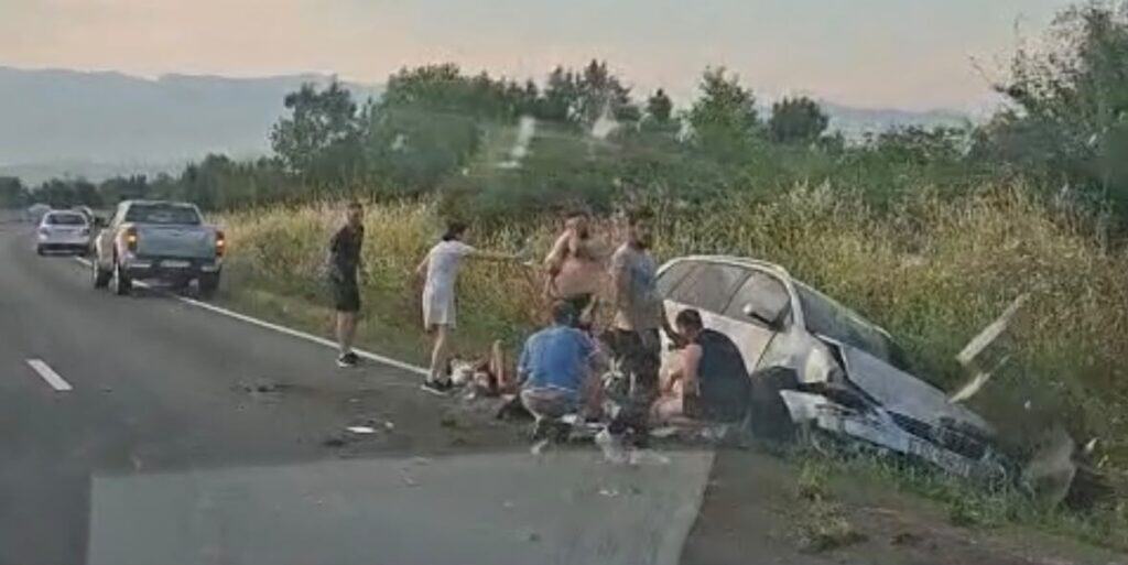 Accident grav pe DN 1 între Veștem și Sibiu: șase persoane rănite și trafic blocat total 1 Accident grav pe DN 1 între Veștem și Sibiu: șase persoane rănite și trafic blocat total
