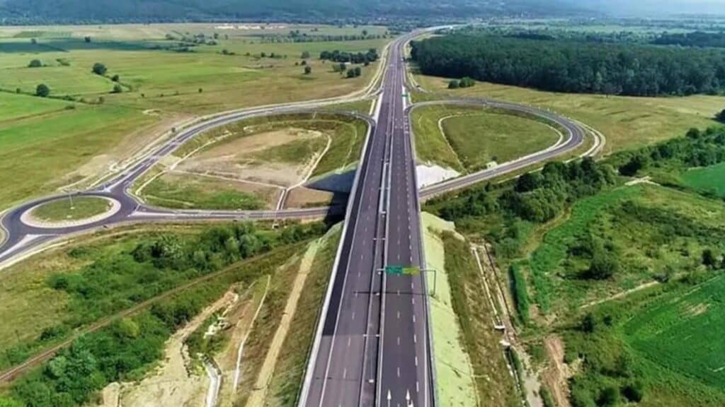 Noi tronsoane de autostradă deschise la fiecare două-trei săptămâni din august, A7 continuă de la Ploiești la Bacău, dar proiectele montane înregistrează întârzieri semnificative 1 Noi tronsoane de autostradă deschise la fiecare două-trei săptămâni din august, A7 continuă de la Ploiești la Bacău, dar proiectele montane înregistrează întârzieri semnificative