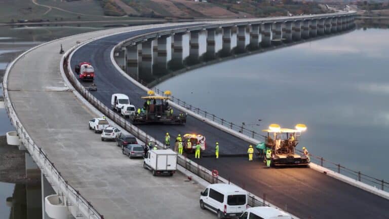 Sectorul Chiribiș–Biharia al Autostrăzii Transilvania, cu peste 65% lucrări finalizate, ar putea fi deschis circulației cu cinci luni înainte de termenul contractual 1 Sectorul Chiribiș–Biharia al Autostrăzii Transilvania, cu peste 65% lucrări finalizate, ar putea fi deschis circulației cu cinci luni înainte de termenul contractual