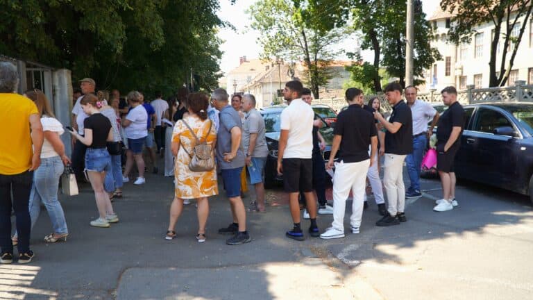 s-au afișat rezultatele la bacalaureat 2026 în județul sibiu este o singură medie generală de 10 obținută de un candidat de la colegiul național gheorghe lazăr contestațiile se pot depune între 7 și 9 iulie