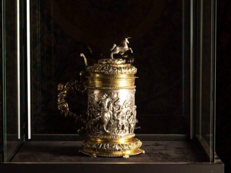 cana cu unicorn realizată la sibiu acum 300 de ani vândută cu 140 000 de euro la licitația artmark, o raritate a artei transilvănene cu doar două piese asemănătoare în lume