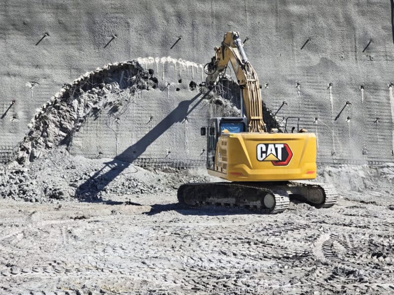 au început lucrările la tunelul balota, al cincilea tunel pe autostrada sibiu–pitești, cu excavatoare care decupează traseul și autorizație emisă în mai 2026