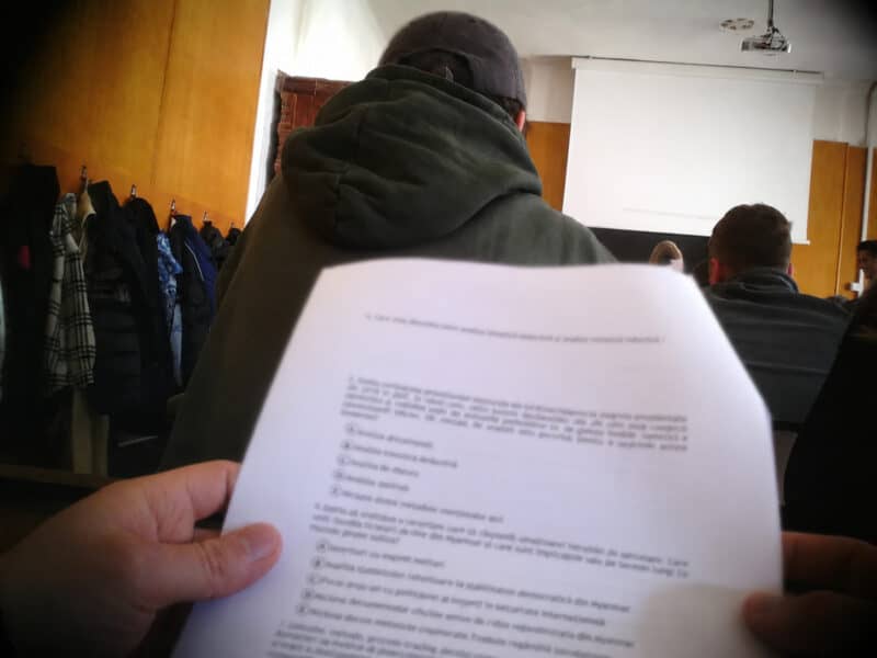 percheziții în cinci județe pentru destructurarea unei rețele de fraudare a examenelor de bacalaureat cu implicarea a cinci suspecți urmăriți penal