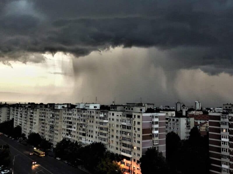 urmează două zile cu vijelii, grindină și averse torențiale în aproape toată țara avertizări cod galben valabile miercuri și joi 8-9 iulie 2026