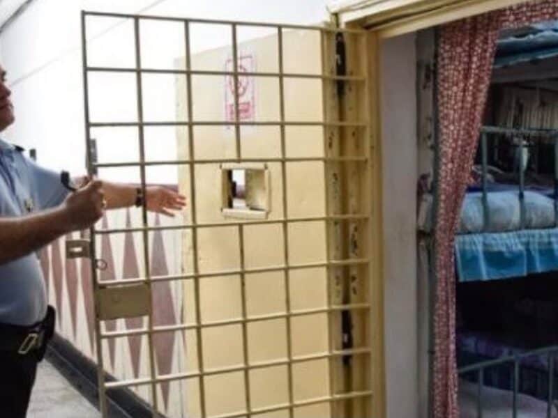 medieșean încarcerat după emiterea unui mandat pentru tentativă de tâlhărie calificată cu pedeapsa de doi ani și șase luni de închisoare