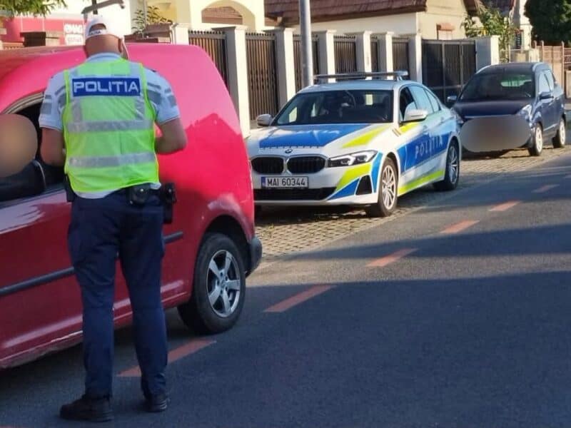doi șoferi din sibiu prinși conducând fără permis în două zile consecutive, unul la volanul unui moped neînmatriculat