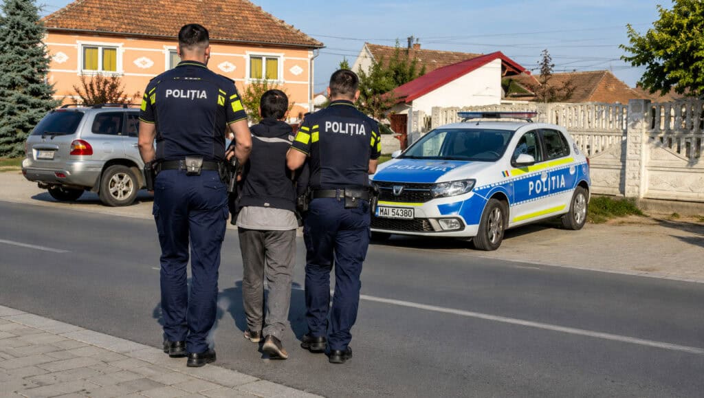 Bărbat din Copșa Mare reținut după ce a încălcat ordin de protecție și a amenințat-o pe soție 1 Bărbat din Copșa Mare reținut după ce a încălcat ordin de protecție și a amenințat-o pe soție