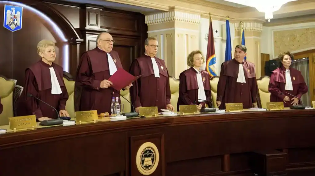 CCR declară neconstituțională sintagma „persoana care are relații asemănătoare celor dintre soți”
