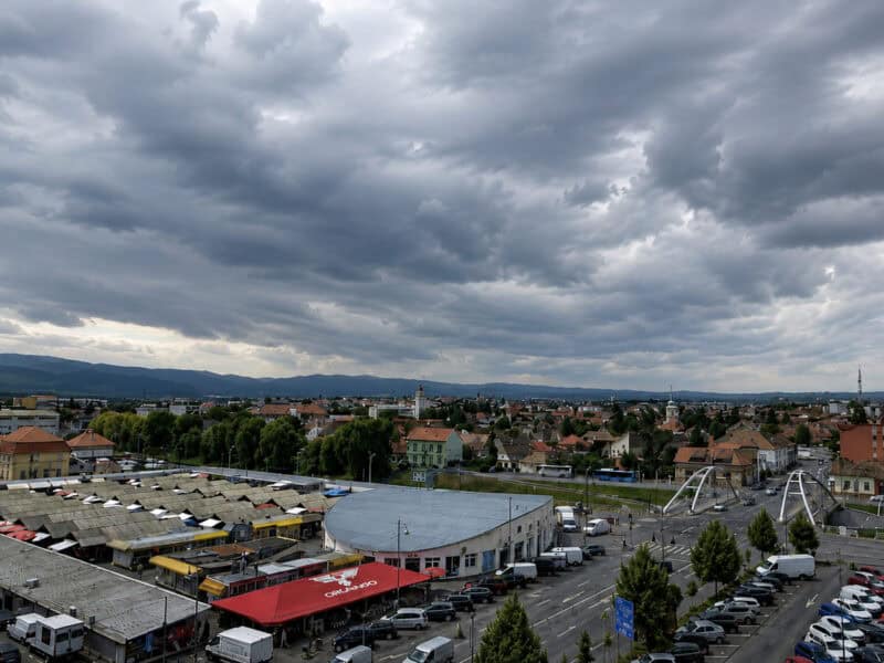 cod galben de furtuni în zona montană a mediaului: rafale de 70 km/h și ploi torențiale