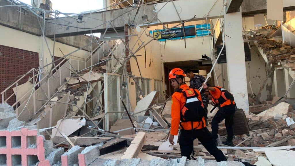 Cutremur de 7,7 în Indonezia: cel puțin 20 de morți și mii de evacuați 1 Cutremur de 7,7 în Indonezia: cel puțin 20 de morți și mii de evacuați