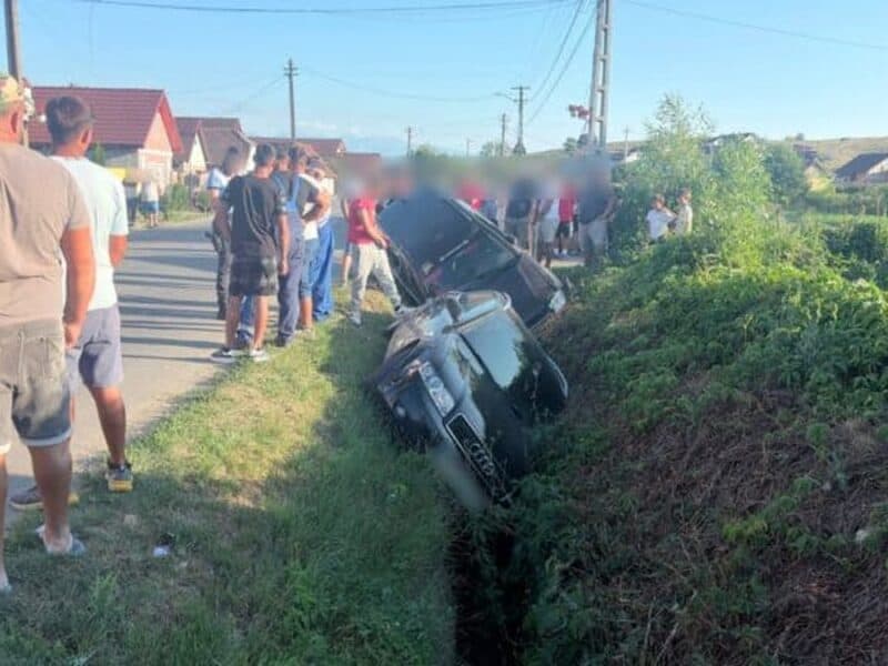 accident la nocrich în județul sibiu: două mașini au ajuns în șanț și au rezultat trei victime