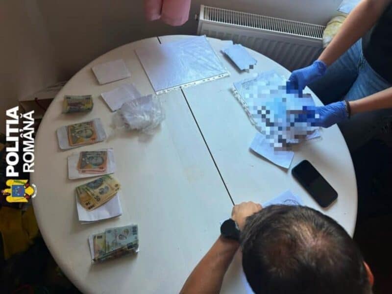 directorul uams sibiu, reținut pentru luare de mită: percheziții și zeci de mii de lei ridicați