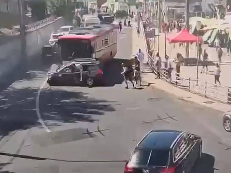 șofer beat a lovit 12 mașini cu autobuzul în zona pieței din mediaș