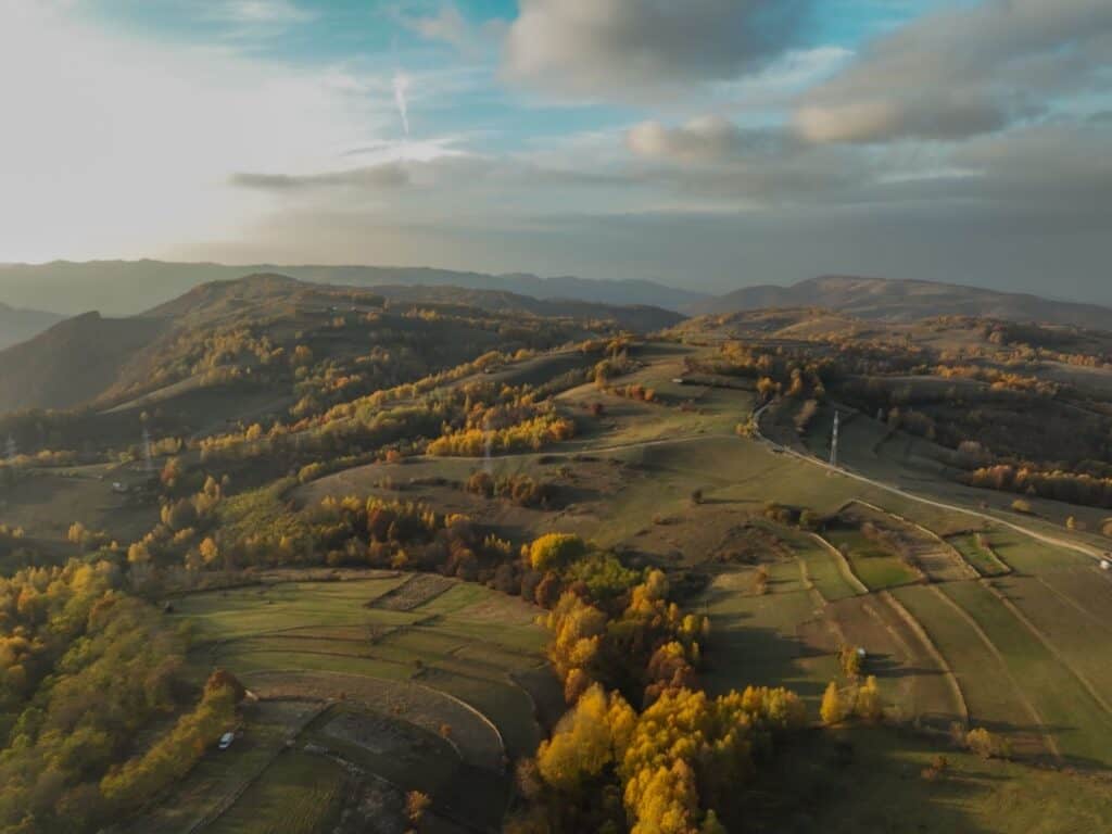 Sfânta Maria la înălțime: Tradiții străvechi și răsfăț montan în Jina, cel mai înalt sat din România 4 sfânta maria la înălțime: tradiții străvechi și răsfăț montan în jina, cel mai înalt sat din românia
