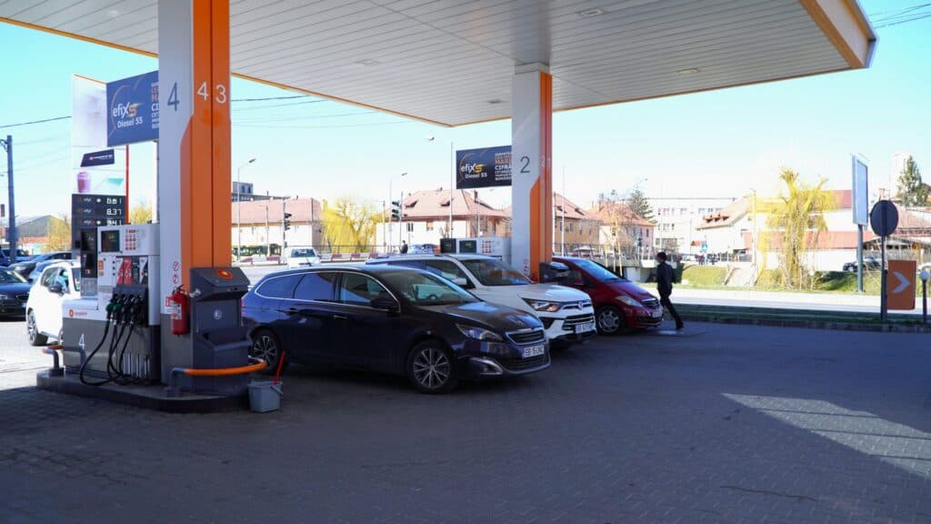 Motorina ar putea coborî sub 10 lei pe litru începând cu 1 septembrie 1 Motorina ar putea coborî sub 10 lei pe litru începând cu 1 septembrie