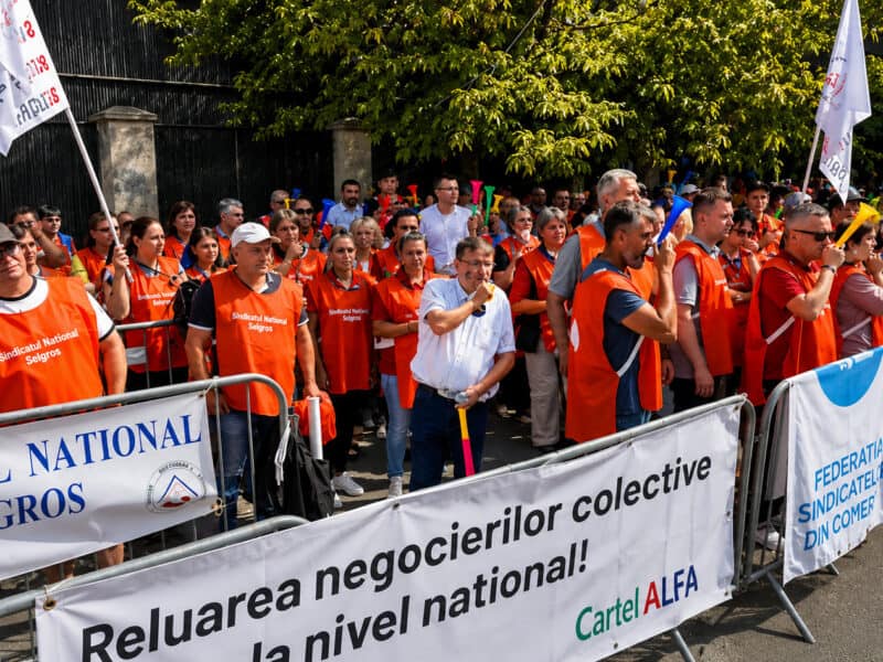 protest la ministerul muncii pentru majorarea salariului minim în 2027