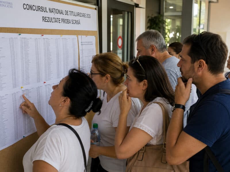 fotografie generată cu inteligența artificială, cu tema rezultatelor la examenul de titularizare