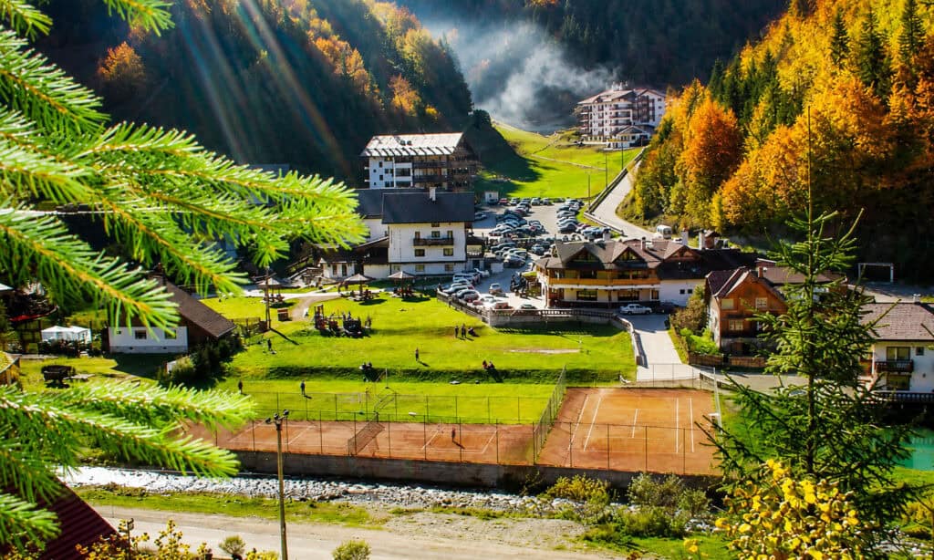 Românii renunță la vacanțele din țară, scădere puternică a numărului de turiști 4 Românii renunță la vacanțele din țară, scădere puternică a numărului de turiști