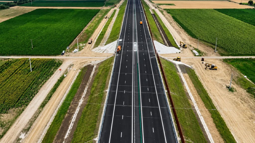 Peste 230 de kilometri de autostradă și drum expres se deschid până la sfârșitul anului 2026 5 Peste 230 de kilometri de autostradă și drum expres se deschid până la sfârșitul anului 2026