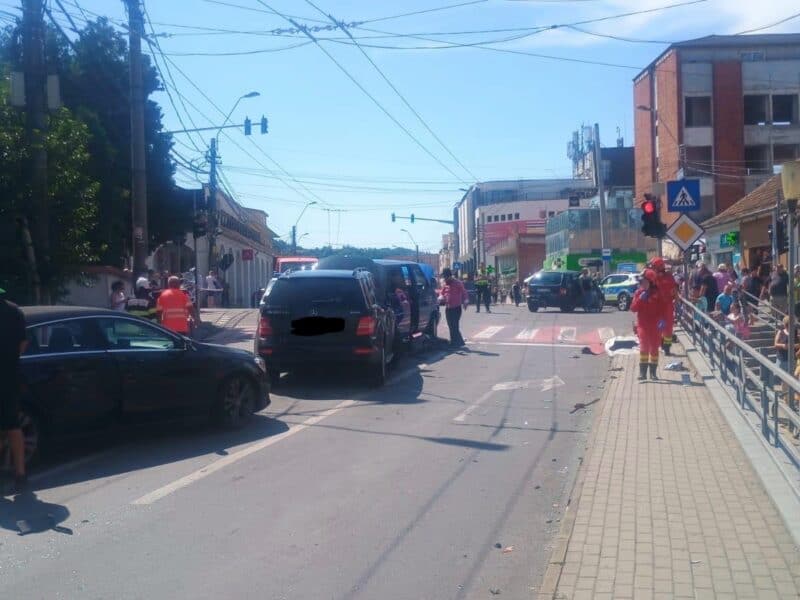 șofer de autobuz beat a lovit 12 mașini pe strada mihai eminescu