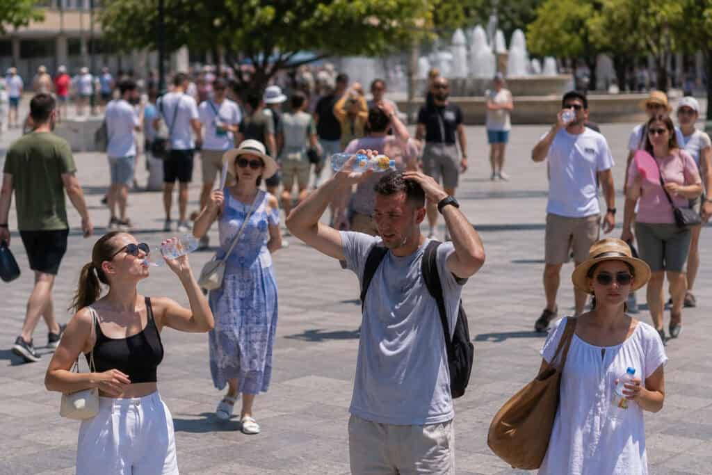 Marți, cea mai fierbinte zi cu până la 39 de grade în vestul României 1 Marți, cea mai fierbinte zi cu până la 39 de grade în vestul României