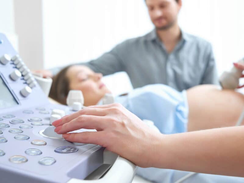 una din trei mame care a născut în 2025 nu a avut niciun control prenatal