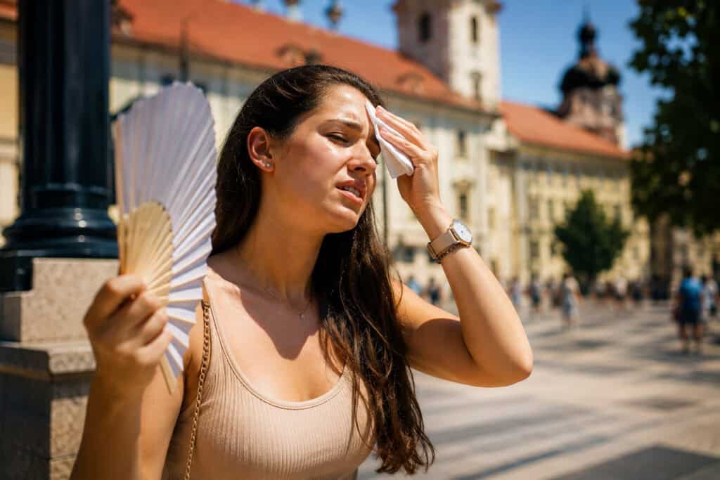 Val de aer tropical lovește România de luni, ANM anunță 38 de grade și nopți tropicale 1 termometru care indică temperaturi ridicate în timpul caniculei din România