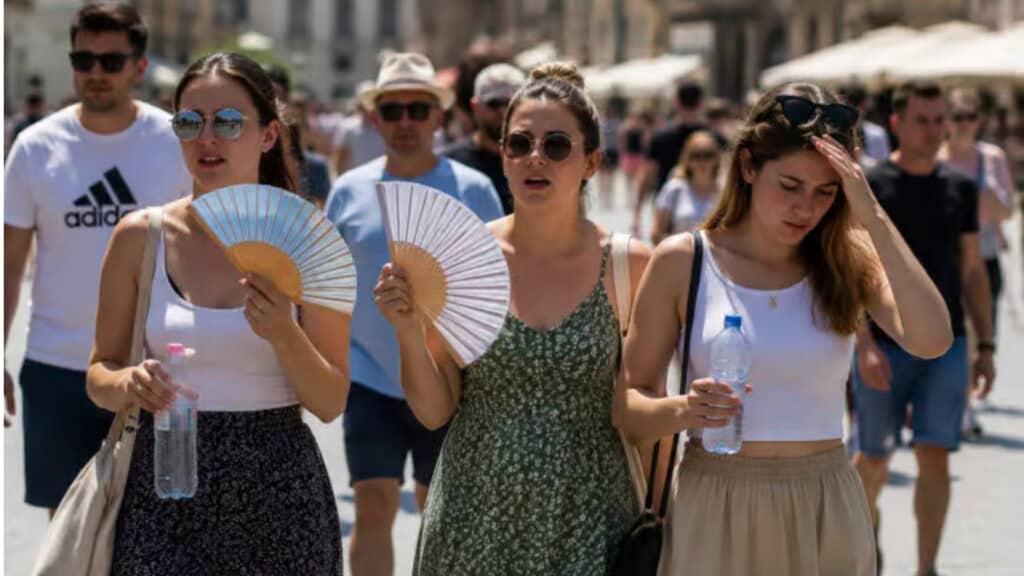 Val de căldură și furtuni în România în weekend cu maxime până la 36 de grade 1 Val de căldură și furtuni în România în weekend cu maxime până la 36 de grade