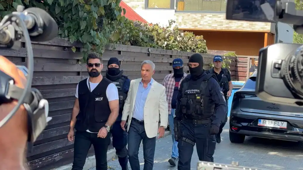 Călin Georgescu adus la DIICOT după 9 ore de percheziții 1 Călin Georgescu adus la DIICOT după 9 ore de percheziții