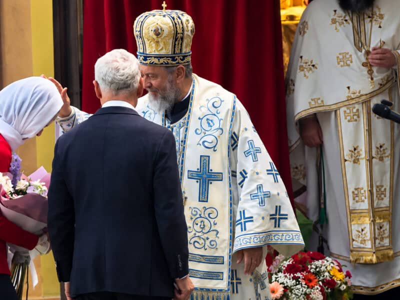 duhovnicul de la cârțișoara îl apără pe călin georgescu după ce a fost împărtășit în mânăstire de mitropolitul ardealului