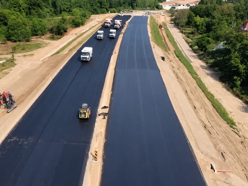 constructorii au început testele de asfalt pe secțiunea 3 a autostrăzii sibiu-pitești
