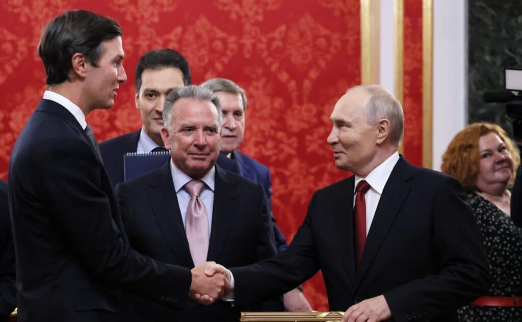 Vladimir Putin îl întâmpină pe Steve Witkoff, alături de Jared Kushner, la Kremlin, 5 septembrie 2026