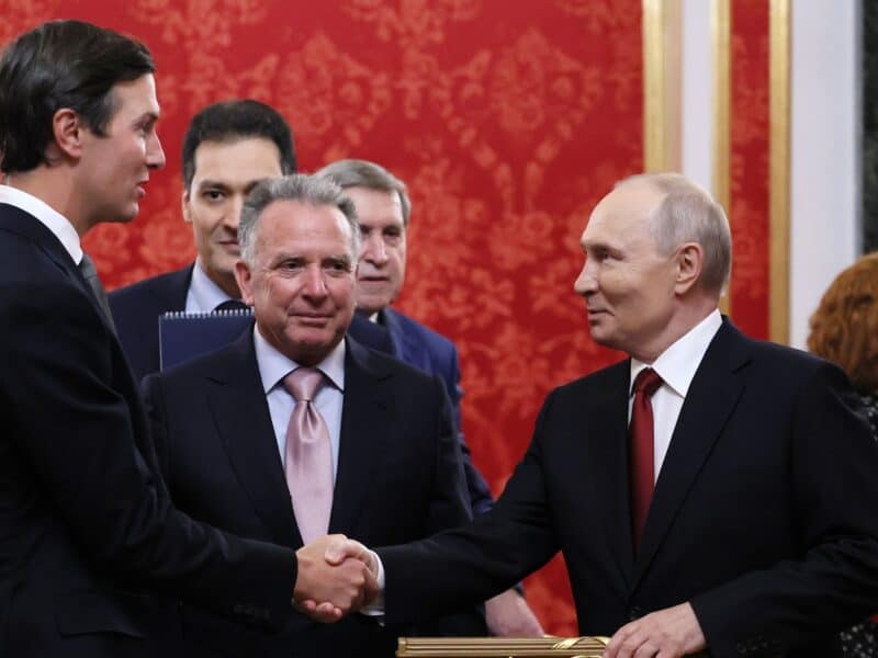 vladimir putin îl întâmpină pe steve witkoff, alături de jared kushner, la kremlin, 5 septembrie 2026