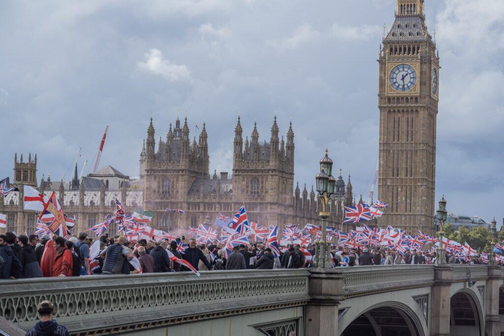 Liderii Scoției, Țării Galilor și Irlandei de Nord cer referendumuri și semnează un acord la Cardiff 1 Liderii Scoției, Țării Galilor și Irlandei de Nord cer referendumuri și semnează un acord la Cardiff