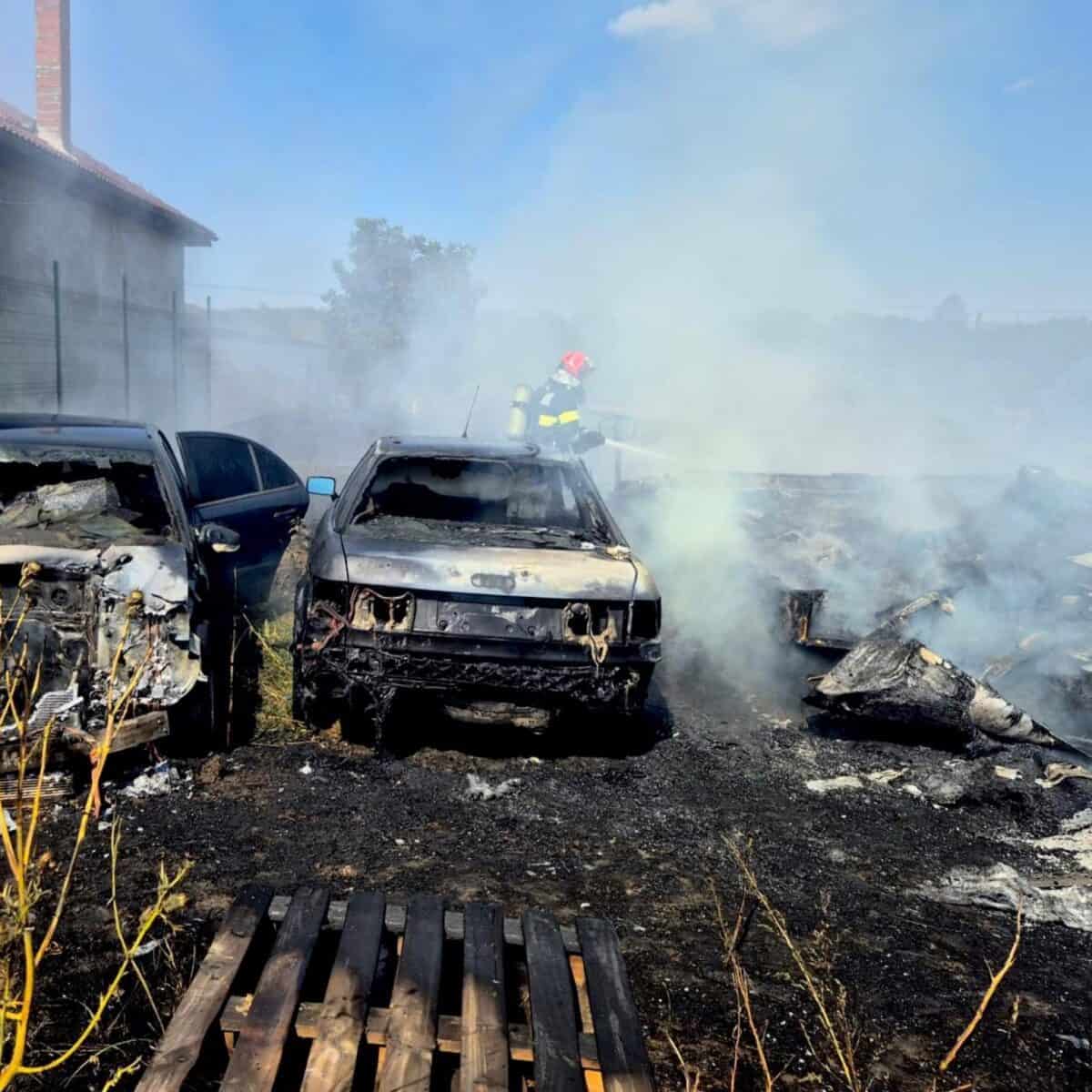 la apoldu de sus trei mașini au ars după un incendiu provocat de o țigară